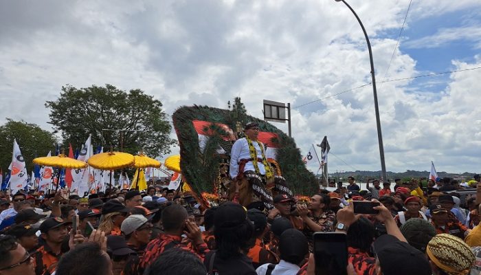 Tumpah Ruah, Massa Pendukung Antar Dendi-Alif Daftar ke KPU Kukar