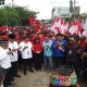 Edi Damansyah dan Rendi Solihin bersama para pendukungnya sesaat sebelum mendaftar ke KPU Kukar