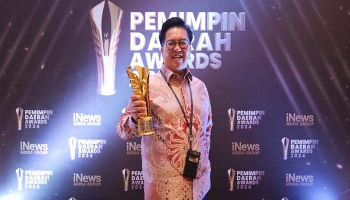 Program UMKM Efektif, Rendi Solihin Raih Penghargaan Tokoh Pemberdayaan Ekonomi Kreatif 2024