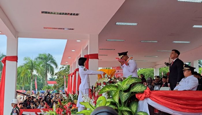 Walau Diguyur Hujan, Upacara Peringatan HUT Republik Indonesia ke-79 di Kukar Berjalan Sukses