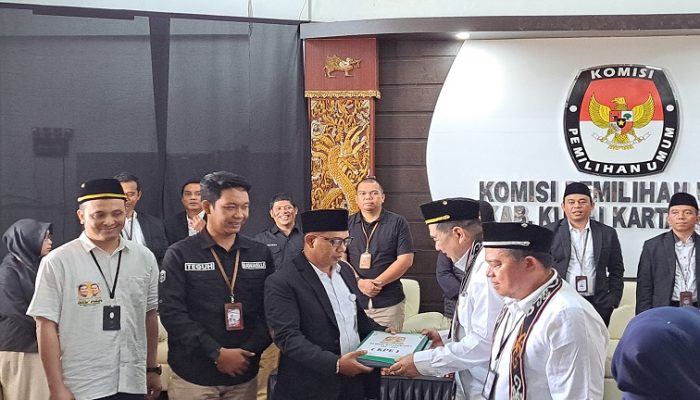 Paslon Perseorangan AYL-AZA Resmi Mendaftar ke KPU Kukar