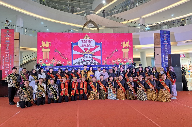 Nuju Erau Adat Benua