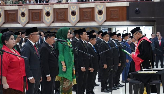 Pj Gubernur Hadiri Pelantikan Anggota DPRD Kaltim