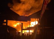 17 Rumah di Gang Kita Jua Gunung Belah Tenggarong Terbakar