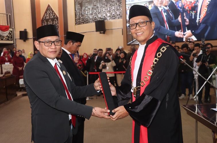 Pelantikan Ketua DPRD