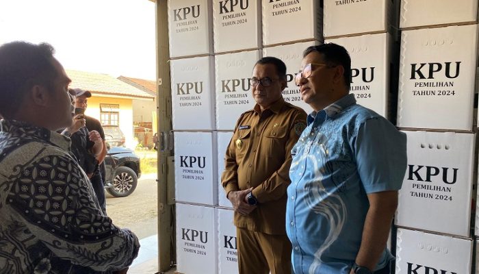Pj Gubernur Kaltim Akmal Malik Lakukan Peninjauan Gudang Logistik KPU Berau