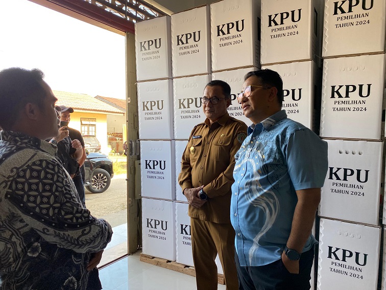 Tinjau gudang KPU Berau