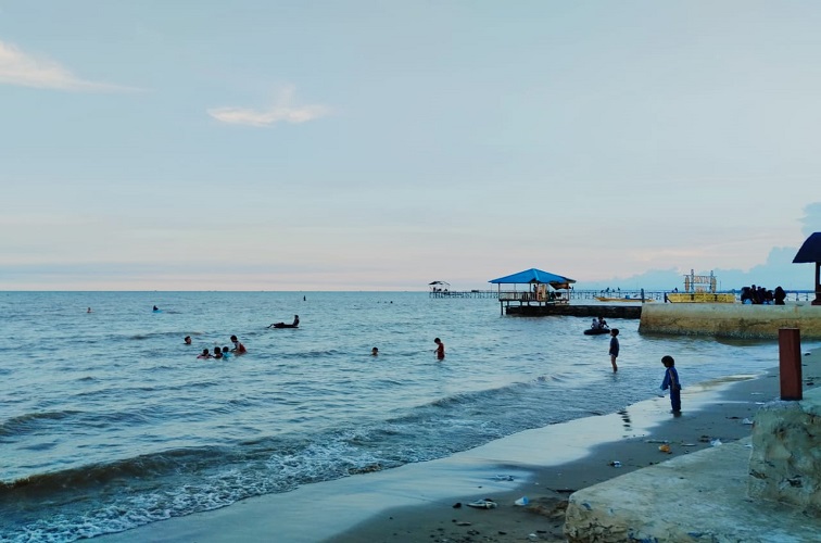 pantai biru desa kersik
