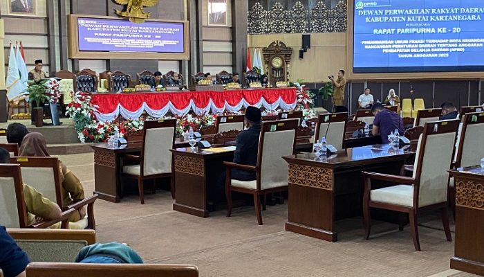 Pjs Bupati Kukar Sampaikan Nota Keuangan Raperda APBD 2025