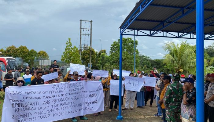 Warga Manunggal Jaya Demo ke Perumda Tirta Mahakam, Sampaikan 4 Tuntutan Soal Air Bersih