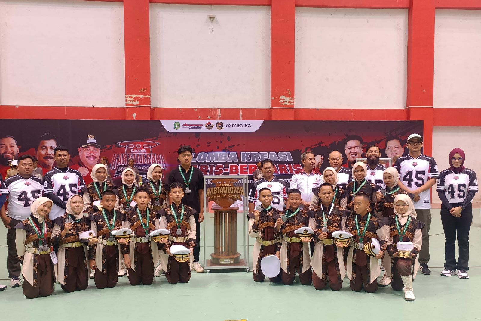 9f9b8e5f a47a 41c6 b876 1e1b6f934147