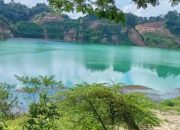 Desa Purwajaya Kembangkan Wisata Danau Biru dan Situs Batu Fosil