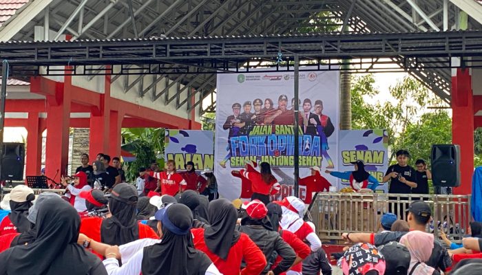 Meski Diguyur Hujan, Jalan dan Senam Sehat Forkopimda Tetap Meriah di Kecamatan Tenggarong Seberang