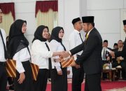 Gubernur Kaltim Lantik 214 CPNS dan 3.745 PPPK: ASN Adalah Pelayan Rakyat, Bukan Pembesar 9 Gubernur Kaltim Lantik 214 CPNS dan 3.745 PPPK: ASN Adalah Pelayan Rakyat, Bukan Pembesar