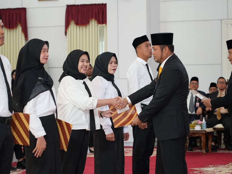 Gubernur Kaltim Lantik 214 CPNS dan 3.745 PPPK: ASN Adalah Pelayan Rakyat, Bukan Pembesar 1 lantiik