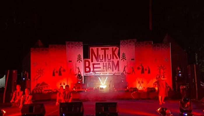 Bupati Edi Apresiasi Masyarakat Desa Kedang Ipil Lestarikan Tradisi Nutuk Beham