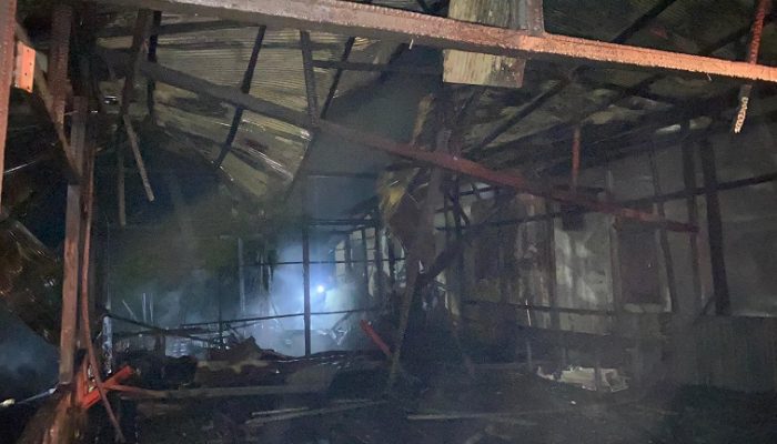 Kebakaran di Bukit Biru Ludeskan Tiga Bangunan