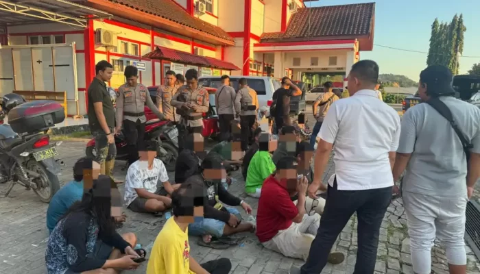 Polres Kukar Gerebek Arena Sabung Ayam di Loa Janan, 17 Orang Diamankan