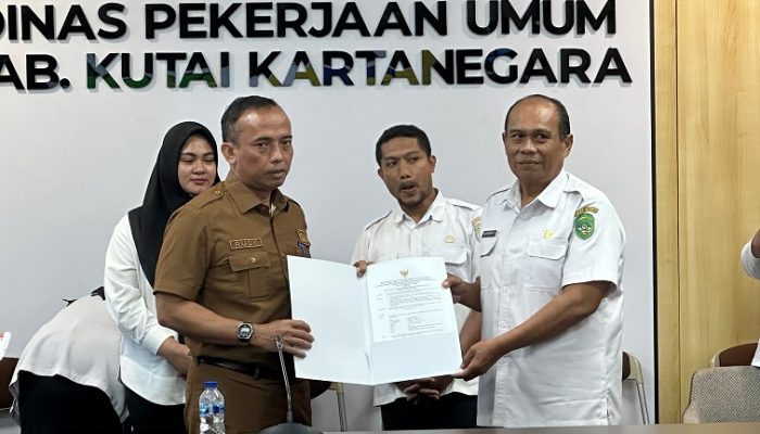 Dinas PU Kukar Gelar Rapat Evaluasi dan Penyerahan 74 SK PPPK