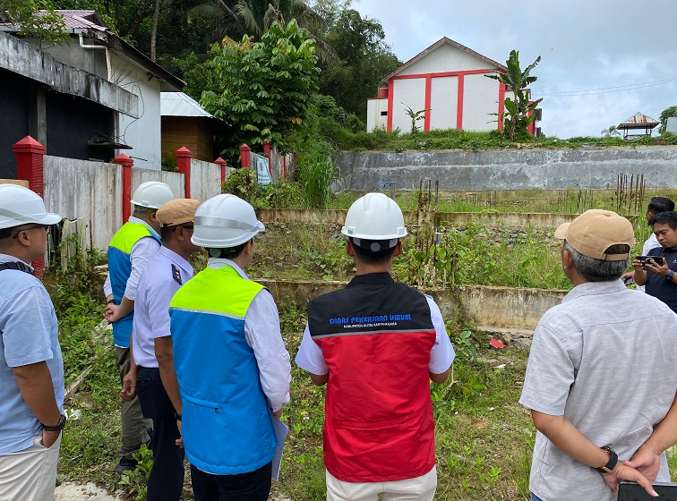 Peninjauan Lahan Kantor Kelurahan Maluhu oleh Kepala DPU Kukar 