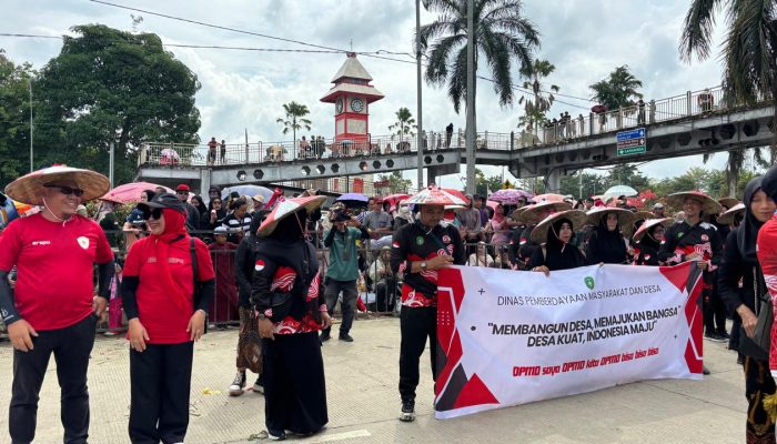 Ikut Meriahkan Pawai Pembangunan, DPMD Kukar Tampilkan Atribut dan Simbol Program Kerja