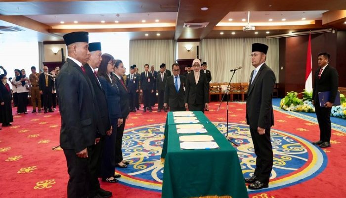 Gubernur Kaltim Lantik 71 Pejabat, Tekankan Disiplin dan Profesionalisme ASN 6 Gubernur Kaltim Lantik 71 Pejabat, Tekankan Disiplin dan Profesionalisme ASN