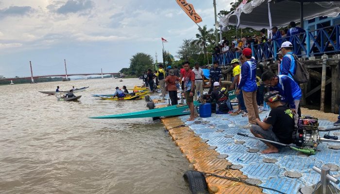 Peserta Asal Anggana Raih Juara I Lomba Balap Ketinting Memeriahkan Erau 2025