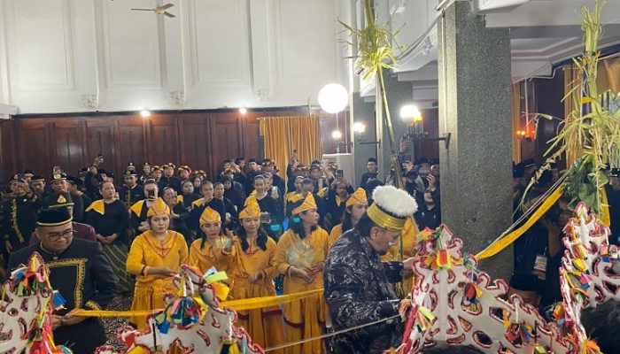 Ritual Bepelas Malam Pertama Digelar Penuh Khidmat untuk Meriahkan Erau Adat Kutai