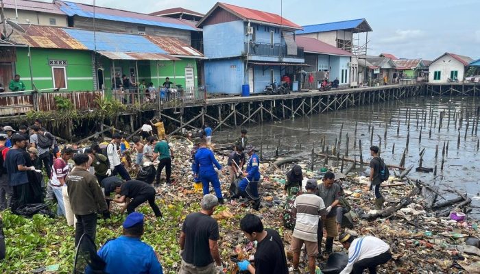 Ratusan Pemuda Gelar Aksi Bersih Pesisir, Dorong Kesadaran Lingkungan