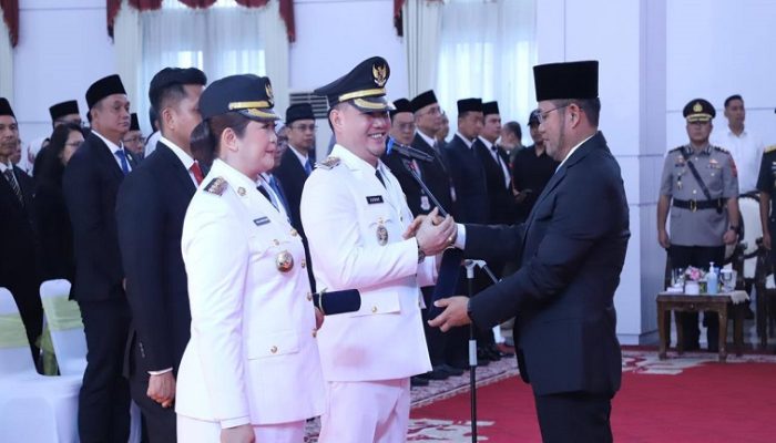 Gubernur Kaltim Lantik Bupati dan Wakil Bupati Mahulu, Tekankan Pembangunan Merata