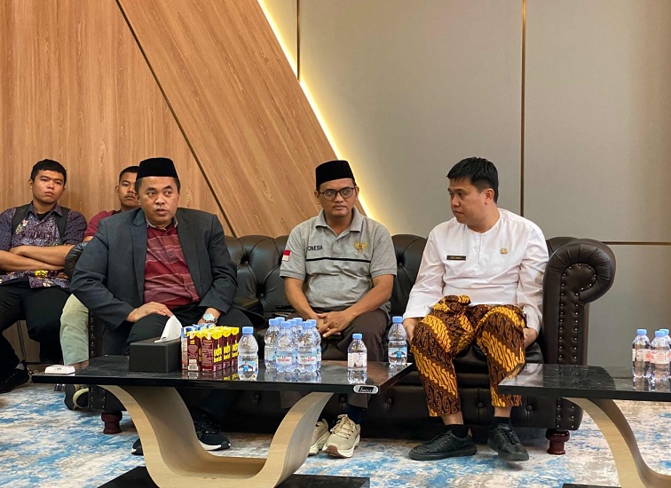 Rapat Dengar Pendapat DPRD Kukar Dengan BEM Unikarta Membahas Tindak Lanjut Program Beasiswa Kukar Idaman Tahun Anggaran 2025.(Irvan)