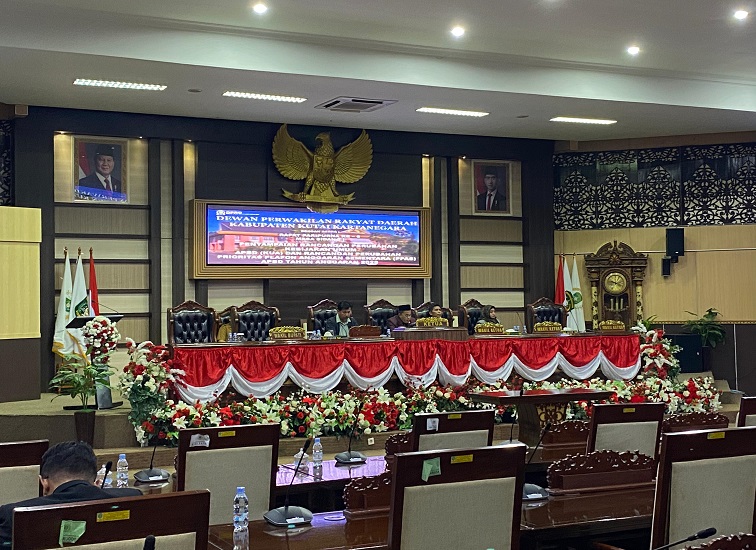 Penyampaian Rancangan Perubahan Kebijakan Umum APBD (KUA) dan Rancangan Perubahan Prioritas Plafon Anggaran Sementara (PPAS) APBD Tahun Anggaran 2025.