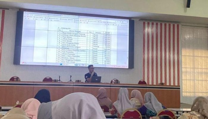 Disdikbud Kukar Sosialisasikan Bantuan Seragam Sekolah untuk Siswa Baru