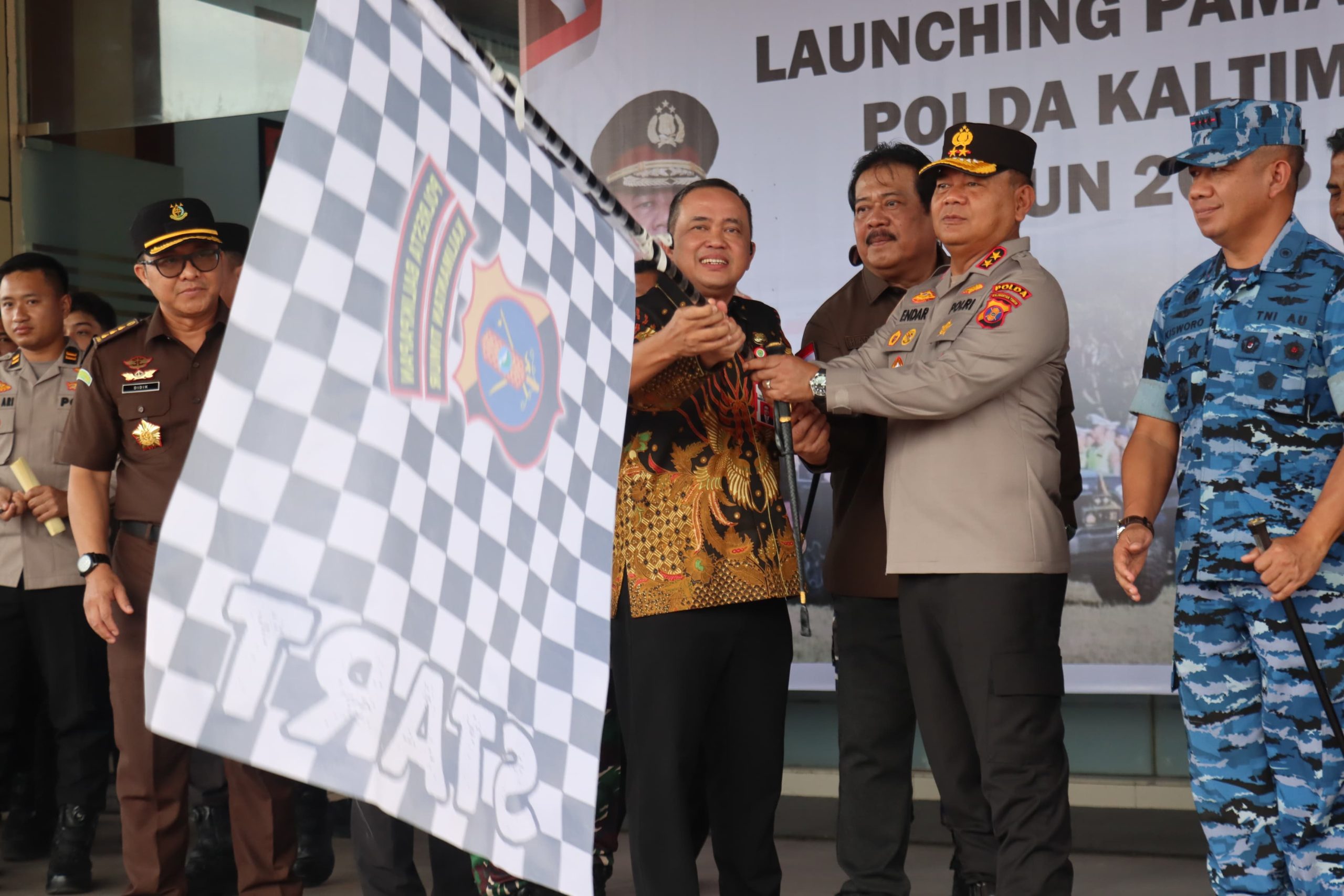 Polda Kaltim Luncurkan Program PAMAPTA, Garda Terdepan Polisi Humanis dan Responsif 1 20ede392 740d 4155 958e a934aeebeb82 scaled
