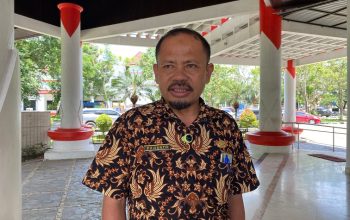 Plt. Sekretaris Disdikbud Kukar, Pujianto. (Irvan/dutakaltimnews.com)