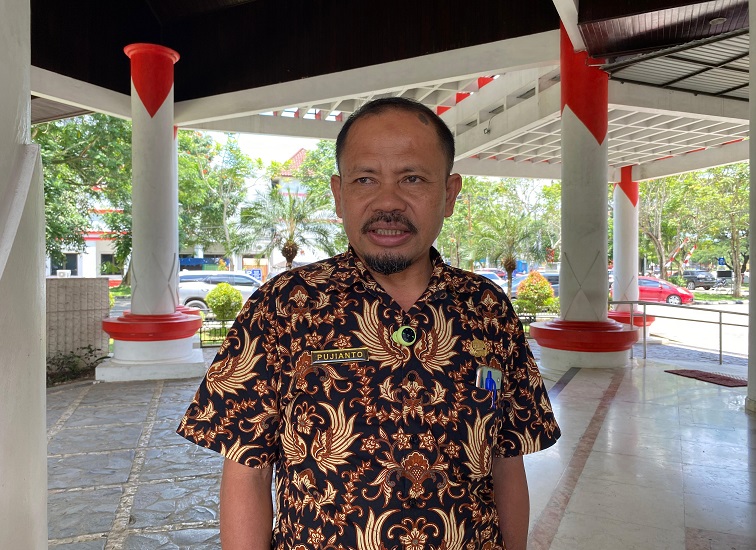 Plt. Sekretaris Disdikbud Kukar, Pujianto. (Irvan/dutakaltimnews.com)