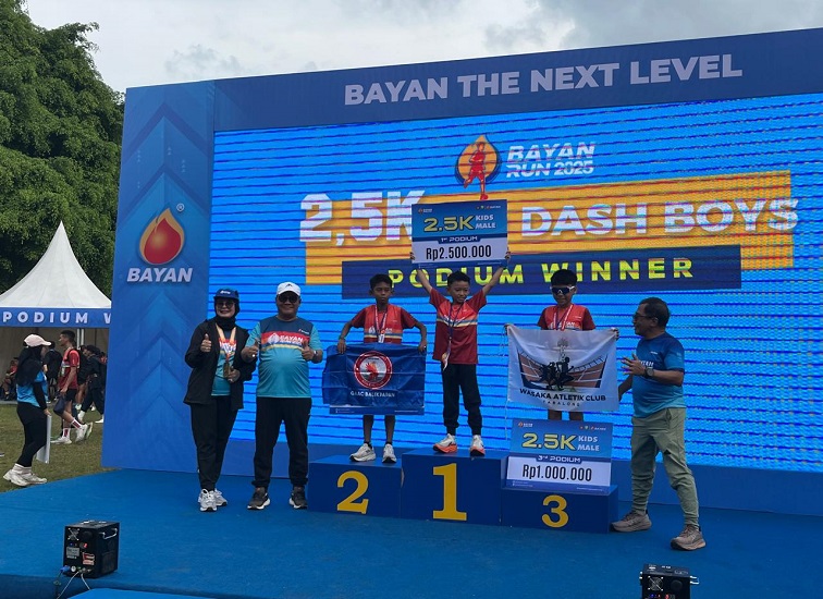 Wakil Wali Kota Balikpapan, Bagus Susetyo, saat menghadiri Bayan Run di Lapangan Merdeka, pada hari Minggu, 12 Oktober 2025.(Teks foto: Sulastri/Dutakaltimnews.com)