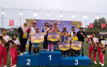Kadisparpora Tutup Turnamen FOSSBI U-12 Balikpapan 2025, Bukti Semangat Muda Berolahraga 7 c2241d1e 866b 47a1 a055 3941b2c69658