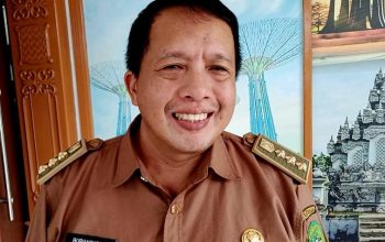 KITA SAMBAR, Inovasi Pertanian Terpadu dari Samboja Barat yang Jadi Pusat Inspirasi di Kukar 4 Camat Samboja Barat Burhanuddin (and/dutakaltimnews.com)