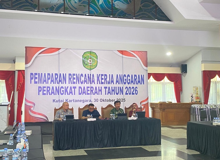 Bupati Kukar Tekankan Penyesuaian Rencana Kerja dan Anggaran 2026 Sesuai Kondisi Keuangan Daerah 1 Pemaparan Rencana Kerja Anggaran Perangkat Daerah Tahun 2026. (Irvan/dutakaltimnews.com)
