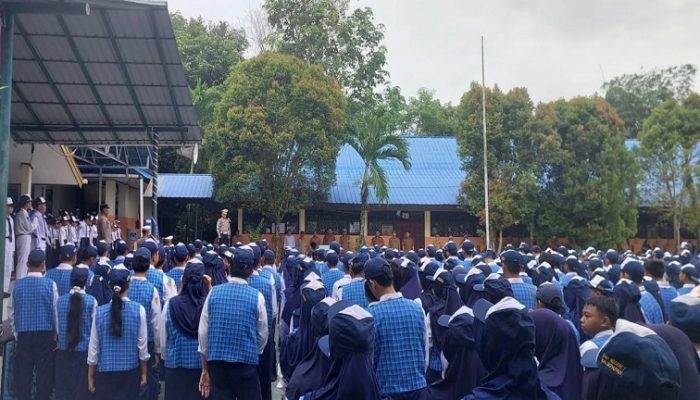 Kasat Lantas Polresta Balikpapan Ajak Pelajar SMP Negeri 7 Tertib Berlalu Lintas dan Bijak Bermedia Sosial
