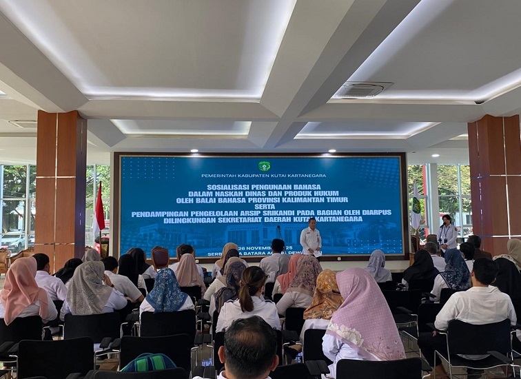 Sosialisasi Penggunaan Bahasa Dalam Naskah Dinas Dan Produk Hukum Oleh Balai Bahasa Provinsi Kalimantan Timur Serta Pendamping Pengelolaan Arsip Serikandi Pada Bagian Oleh Diarpus Dilingkungan Sekretariat Daerah Kukar. (Irvan/dutakaltimnews.com)