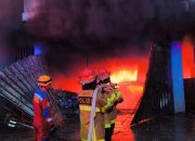 Respons Cepat BPBD Balikpapan Cegah Kebakaran Meluas di Kawasan Padat Klandasan Ilir 16 2da7beab da6d 486c b411 066095af0e5e