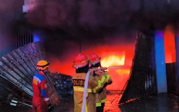 Respons Cepat BPBD Balikpapan Cegah Kebakaran Meluas di Kawasan Padat Klandasan Ilir 8 2da7beab da6d 486c b411 066095af0e5e