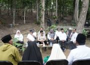 Wabup Rendi Solihin Tinjau Bukit Mahoni dan Serahkan Bantuan Alsintan untuk Petani Bangun Rejo 13 Kunjungan Kerja Wakil Bupati Kukar, ke Objek Wisata Bukit Mahoni, Desa Bangun Rejo, Kecamatan Tenggarong Seberang.(Irvan/Dutakaltimnews.com)