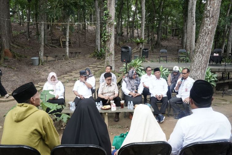 Kunjungan Kerja Wakil Bupati Kukar, ke Objek Wisata Bukit Mahoni, Desa Bangun Rejo, Kecamatan Tenggarong Seberang.(Irvan/Dutakaltimnews.com)