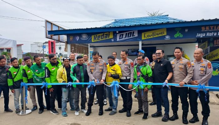 Kapolres Kukar Resmikan Kedai Ojol Kamtibmas di Samping Pos Kumala Tenggarong