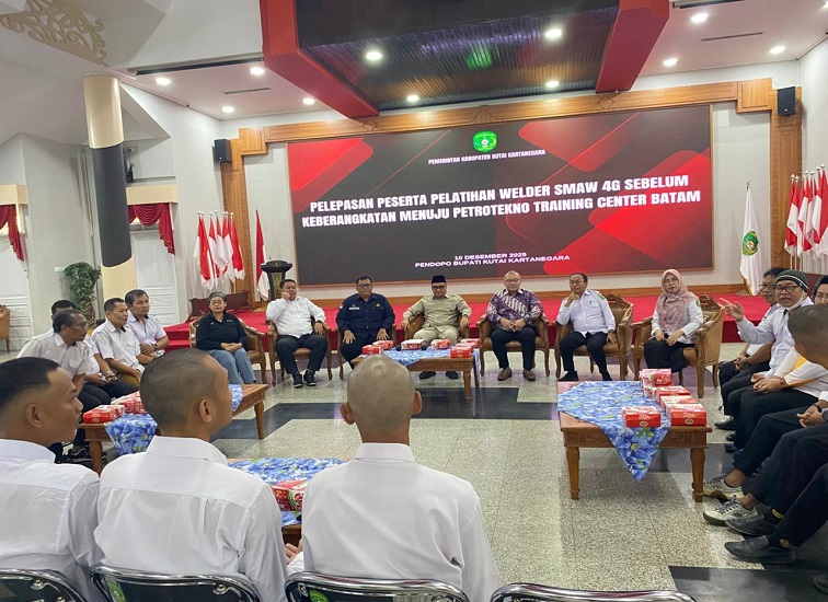 Pelepasan Peserta Pelatihan Welder SMAW 4G Sebelum Keberangkatan Menuju Petrotekno Training Center Batam. (Irvan/dutakaltimnews.com)