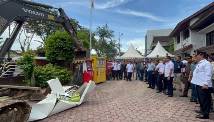 Pemkot Balikpapan Tegas Lindungi Warga, 52 Pom Mini dan 1.516 Botol Miras Dimusnahkan