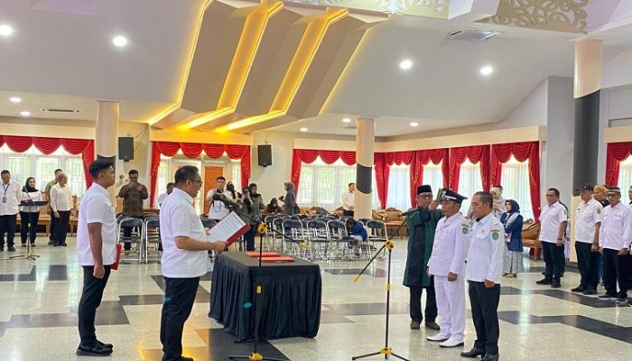 Bupati Kukar Lantik Kades Antar Waktu Long Beleh Modang dan Pj Kades Muai